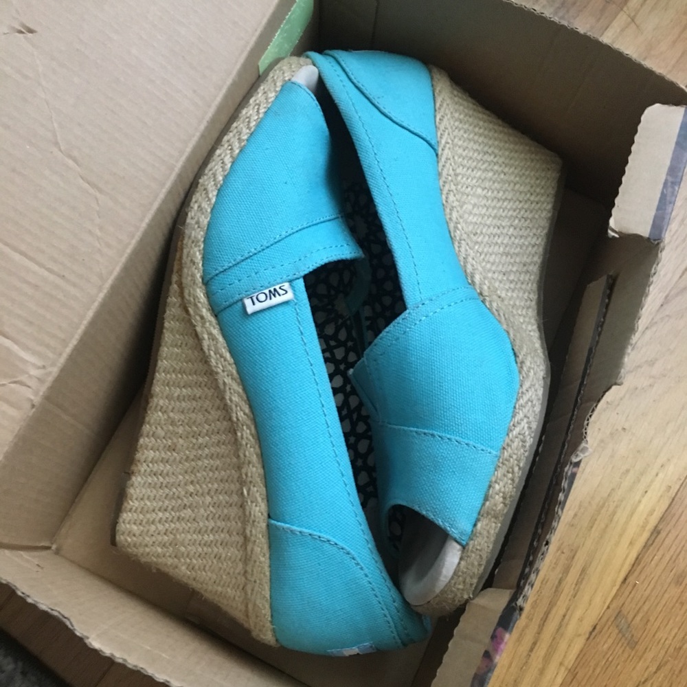 TOMS wedges